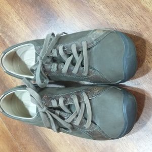 Keen women's size 7 brown leather hiking sneakers